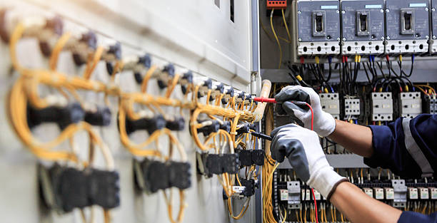 Professional Electrician technician working in West Terre Haute, IN